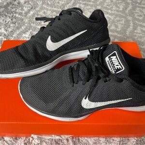 Nike Women size 6 In Season TR6